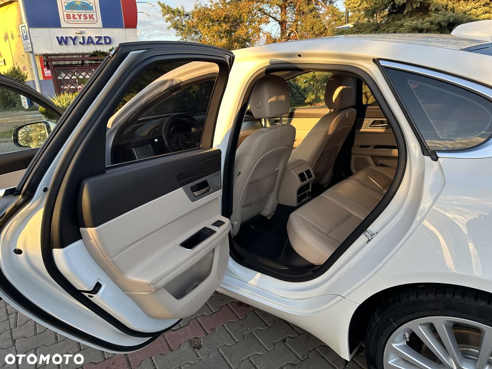 Jaguar XF 2.0 i4D Portfolio - 16