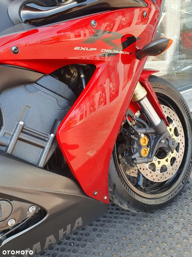 Yamaha R1 - 27