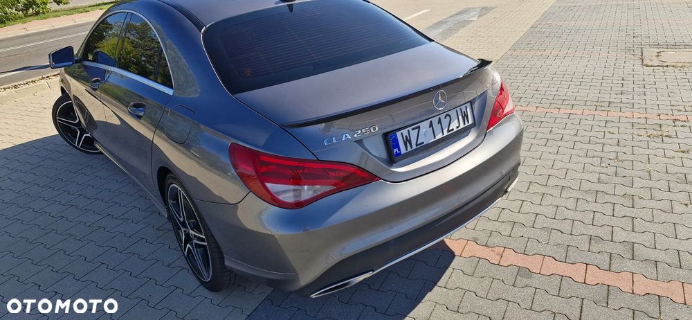 Mercedes-Benz CLA 250 4Matic 7G-DCT - 12