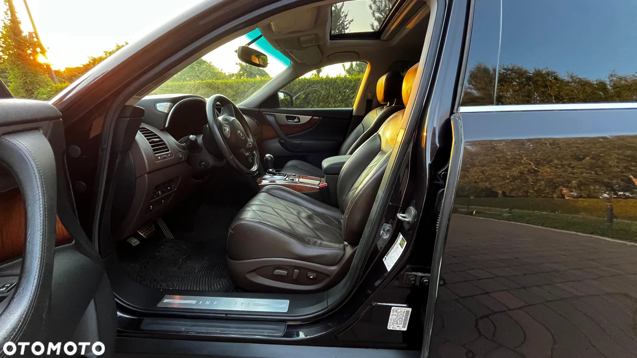 Infiniti FX - 11