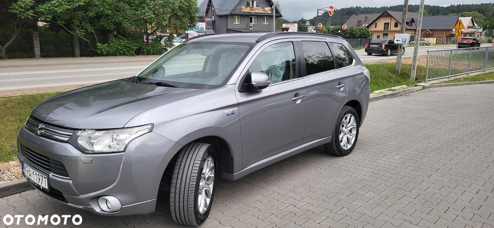 Mitsubishi Outlander 2.0 4WD Plug-In Hybrid - 1