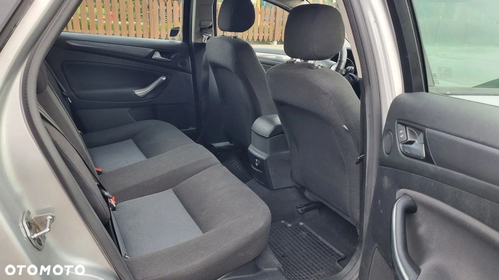 Ford Mondeo 1.6 TDCi Ambiente - 11