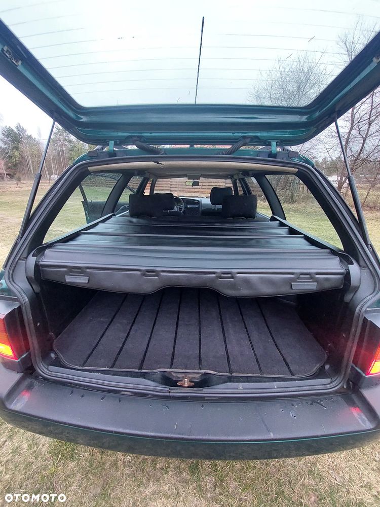 Volkswagen Passat 1.9 TD CL - 14