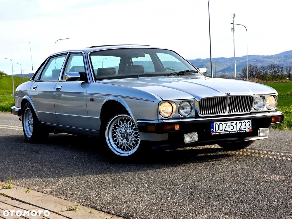 Jaguar XJ - 24