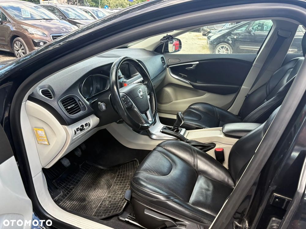 Volvo V40 D2 - 16