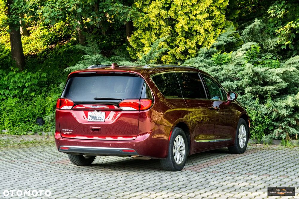 Chrysler Pacifica - 10