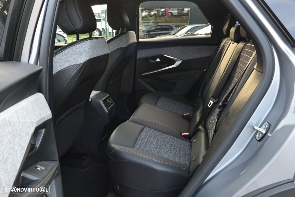 Peugeot 3008 1.2 Hybrid Allure e-DCS6 - 17