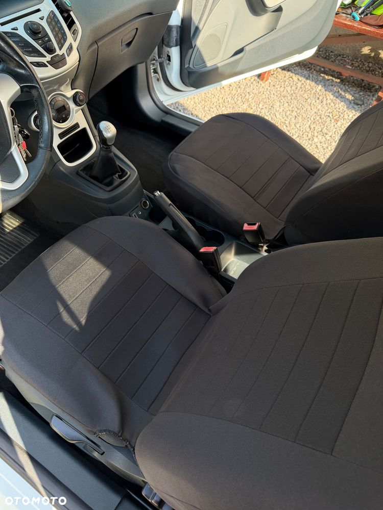 Ford Fiesta 1.4 Ghia - 10