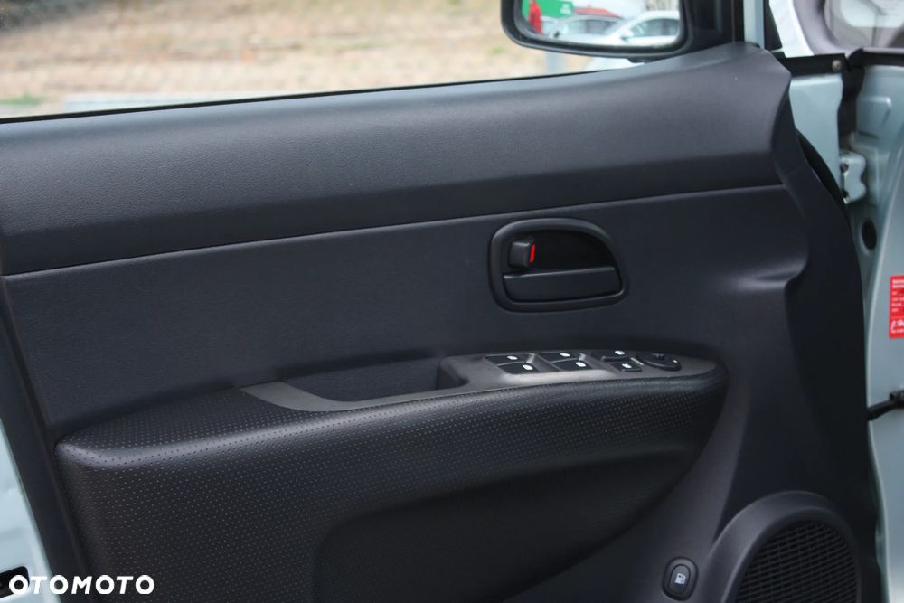 Kia Carens 2.0 CVVT LX - 10