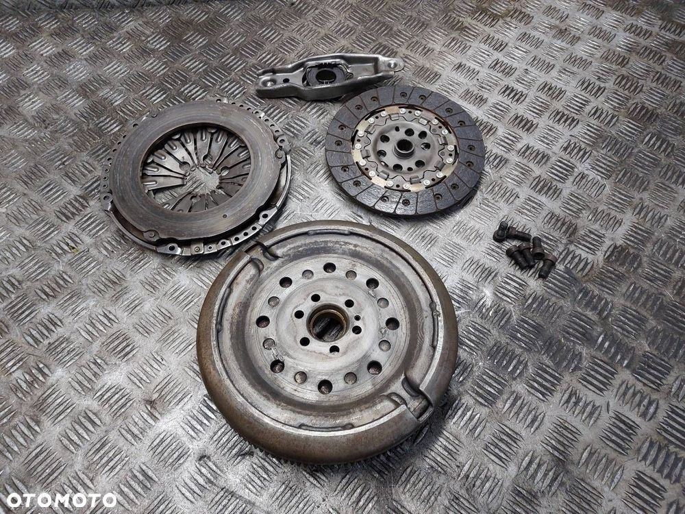 KOŁO DWUMASOWE + TARCZA + DOCISK + ŁOŻYSKO VOLKSWAGEN GOLF V 1.9 TDI - 6