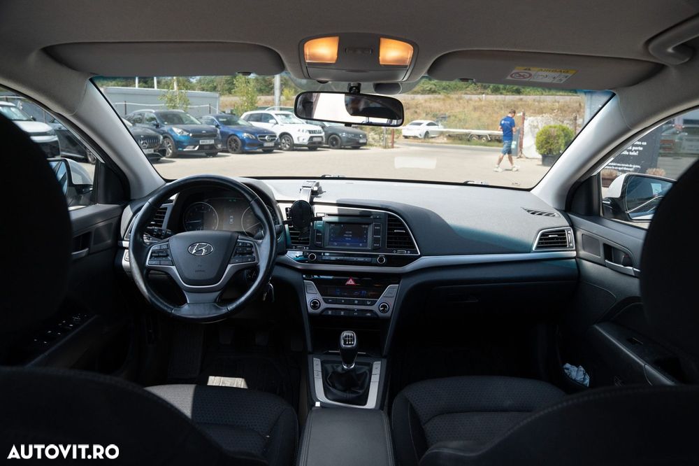 Hyundai Elantra 1.6 MPi Comfort - 10