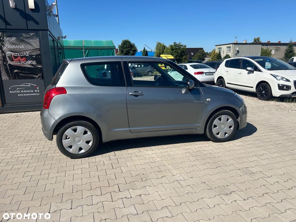 Suzuki Swift 1.3 Club - 4