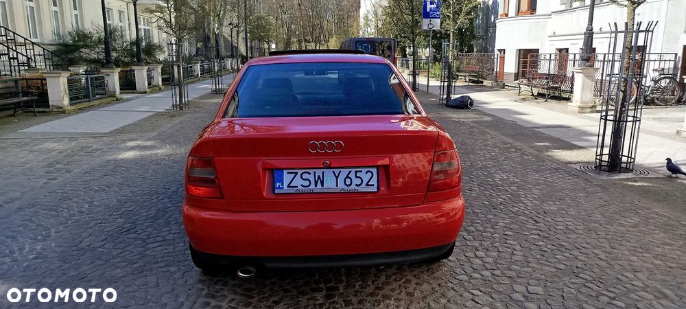 Audi A4 Limousine 1.6 - 5