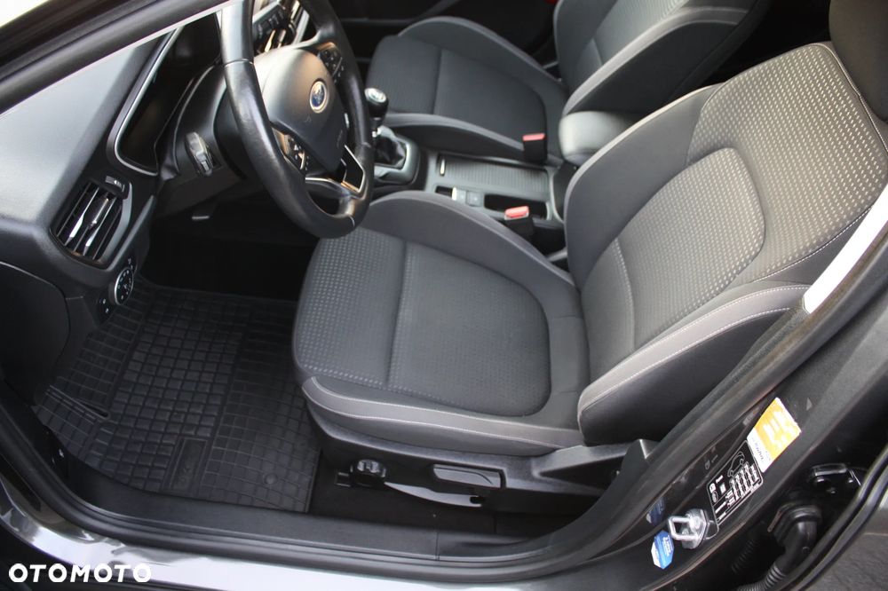 Ford Focus Turnier 1.0 EcoBoost Start-Stopp-System TITANIUM STYLE - 10