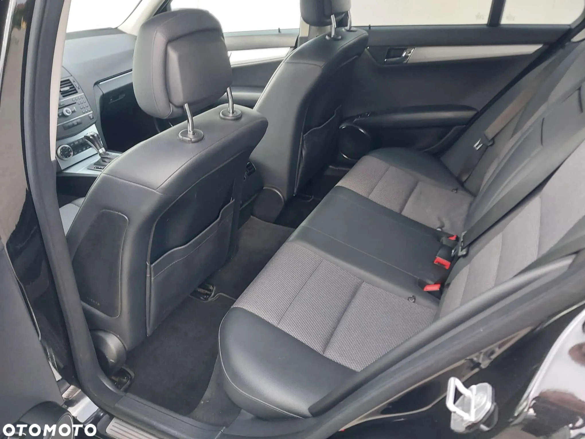Mercedes-Benz Klasa C 180 CGI BlueEff Elegance - 20