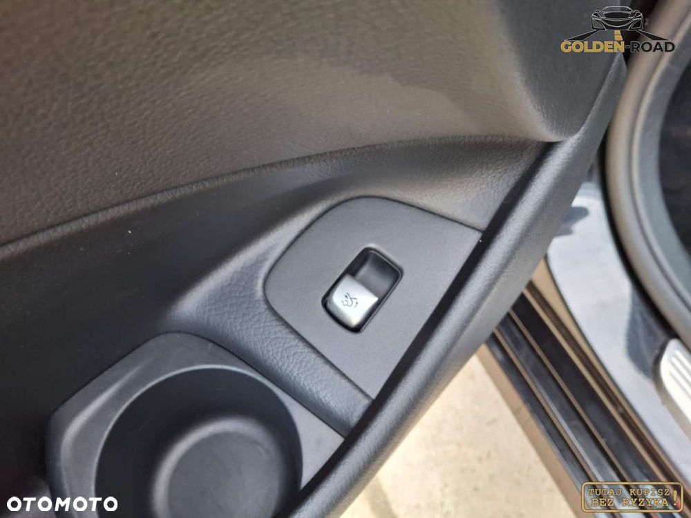 Mercedes-Benz Klasa E - 27