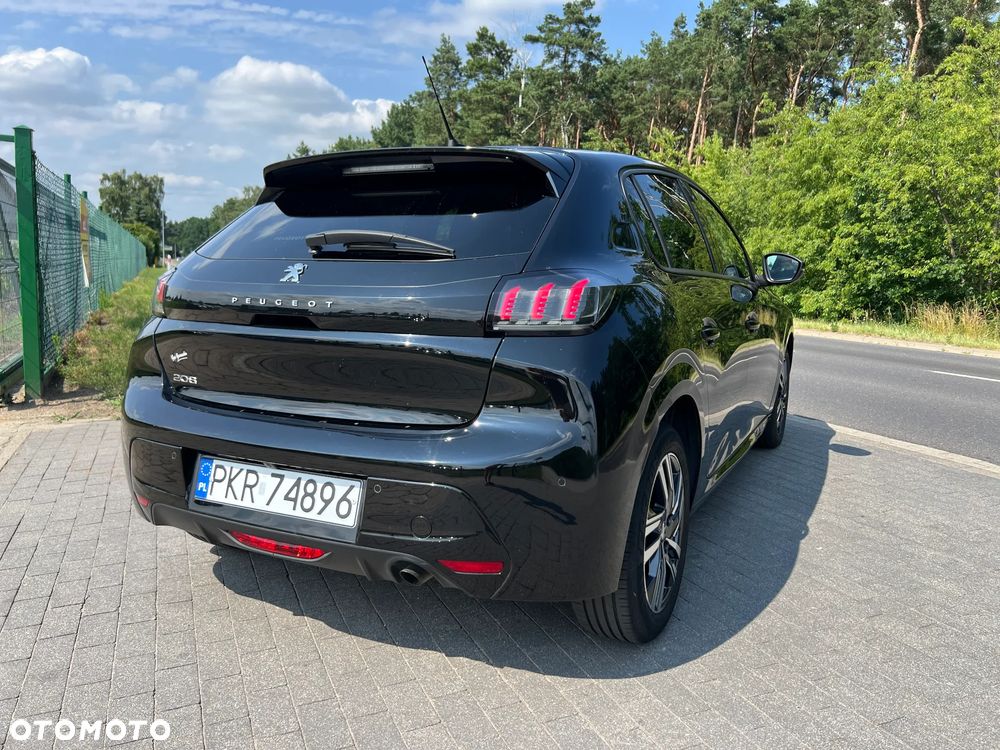 Peugeot 208 - 8