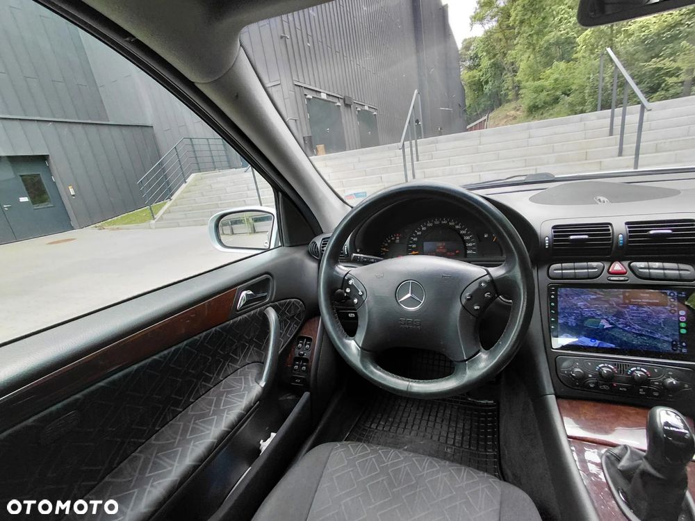 Mercedes-Benz Klasa C 220 CDI Elegance - 16