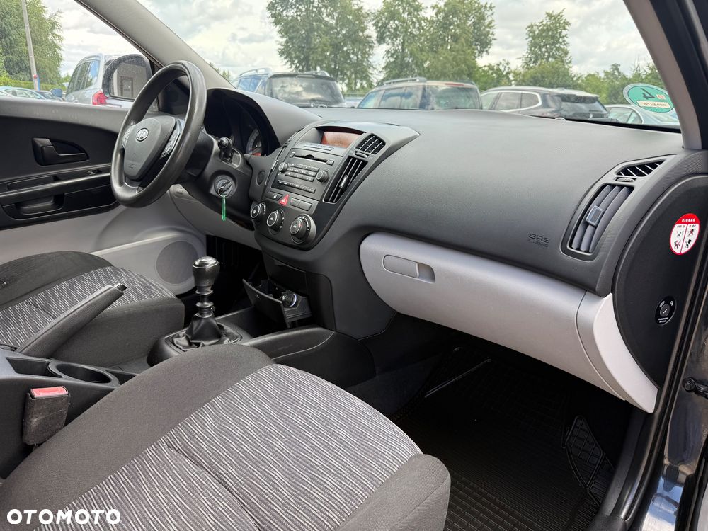 Kia Ceed 1.6 L - 35