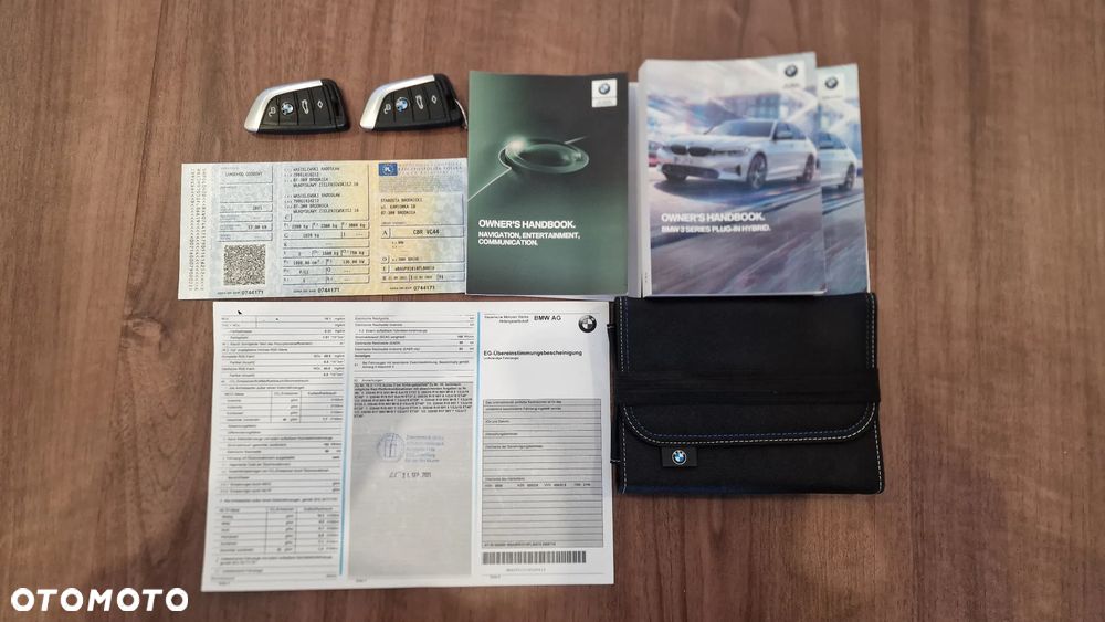 BMW Seria 3 330e xDrive - 40