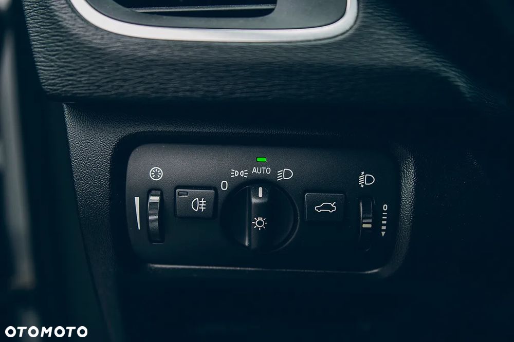 Volvo V40 D2 Drive-E Momentum - 24