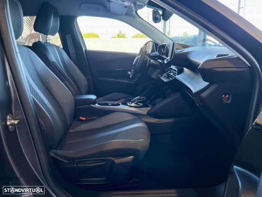 Peugeot 2008 1.2 PureTech Allure Pack EAT8 - 28