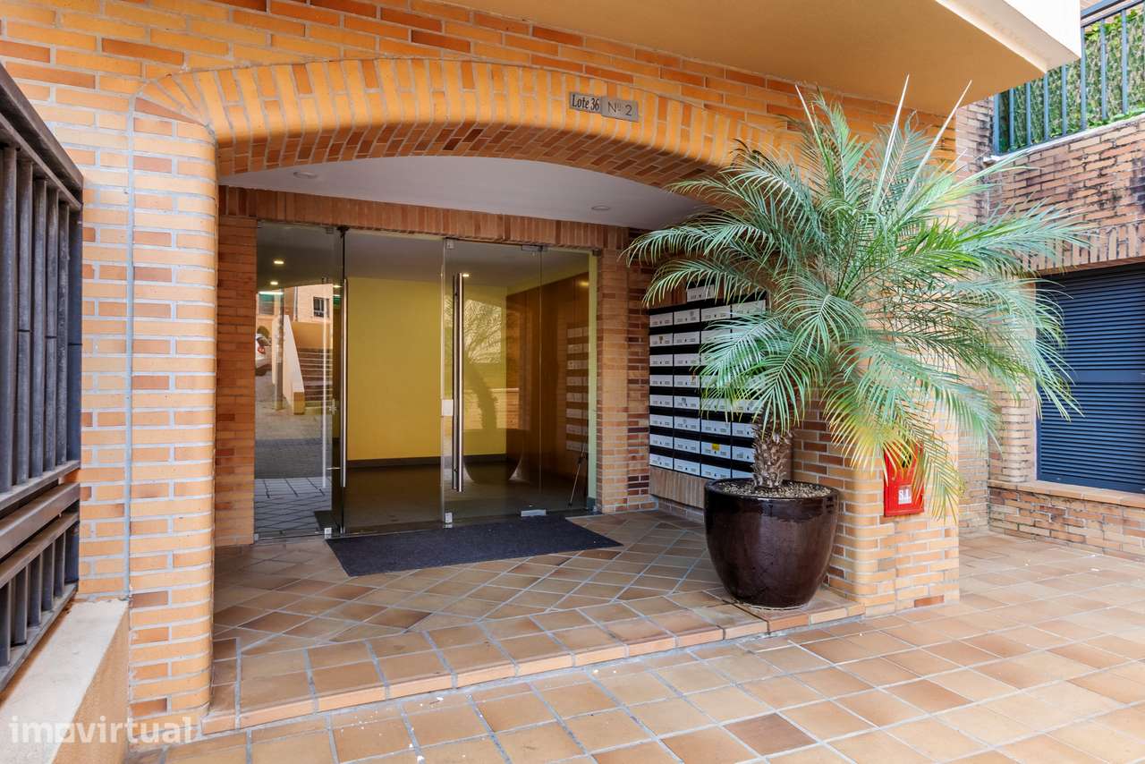 Apartamento T3 na Urbanização do Almirante - Grande imagem: 2/50