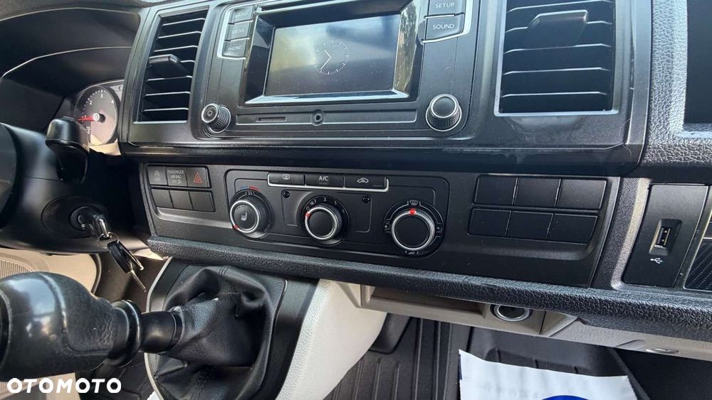 Volkswagen Transporter - 28
