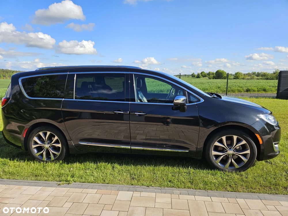 Chrysler Pacifica - 24