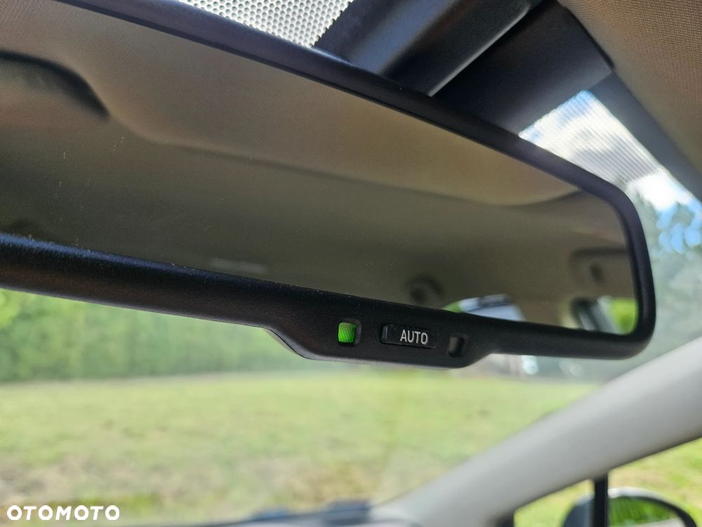 Toyota Avensis 1.8 Premium MS - 16