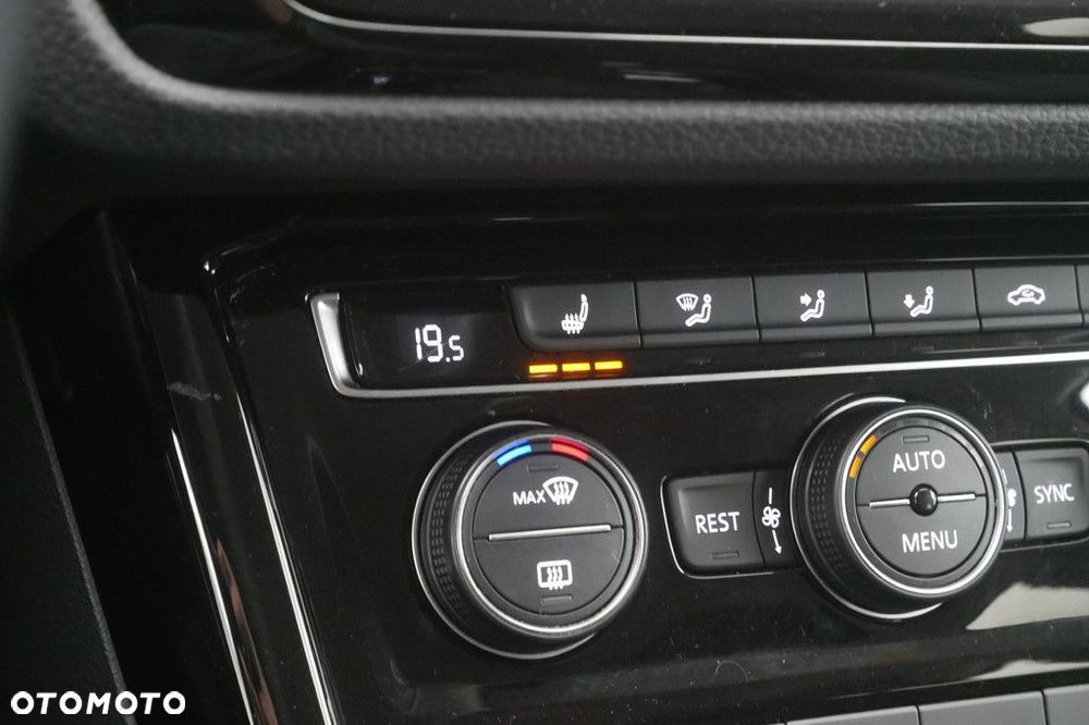 Volkswagen Touran - 21