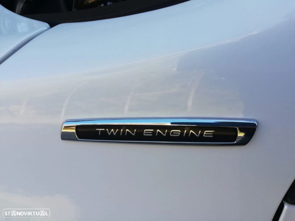 Volvo V60 2.4 D6 R-Design Sum.AWD Phev - 24