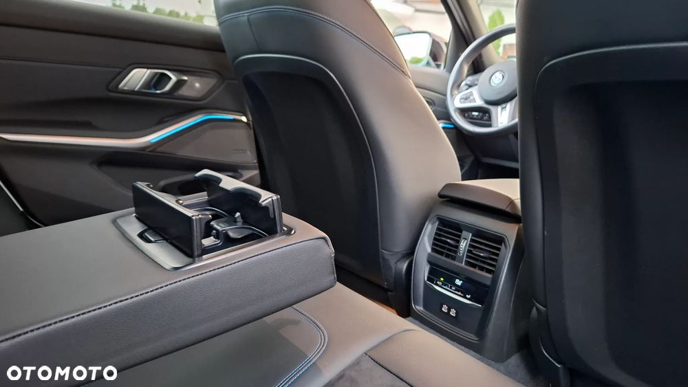 BMW Seria 3 320d xDrive mHEV M Sport - 23