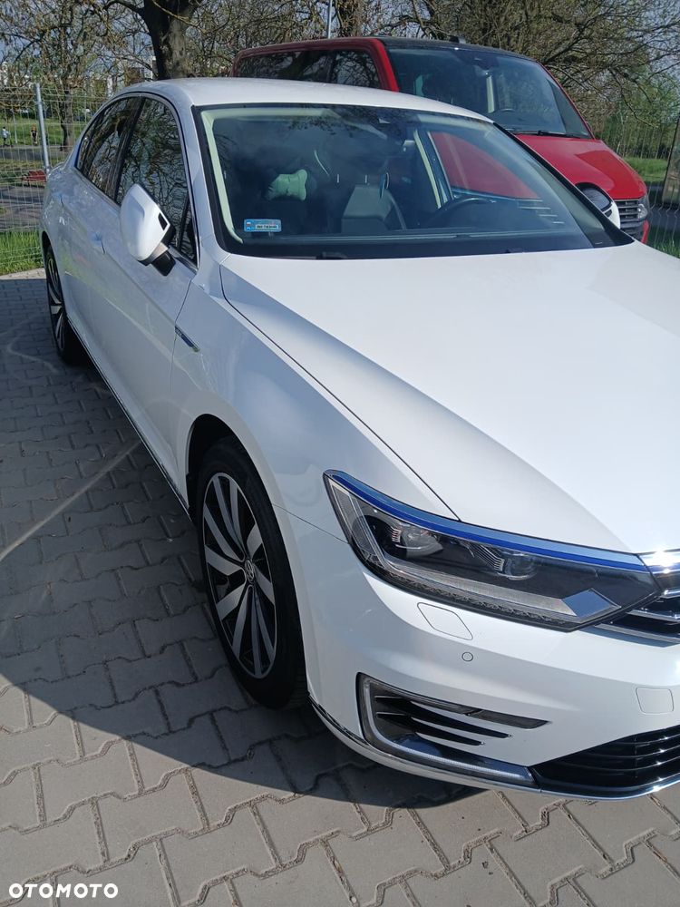 Volkswagen Passat - 2