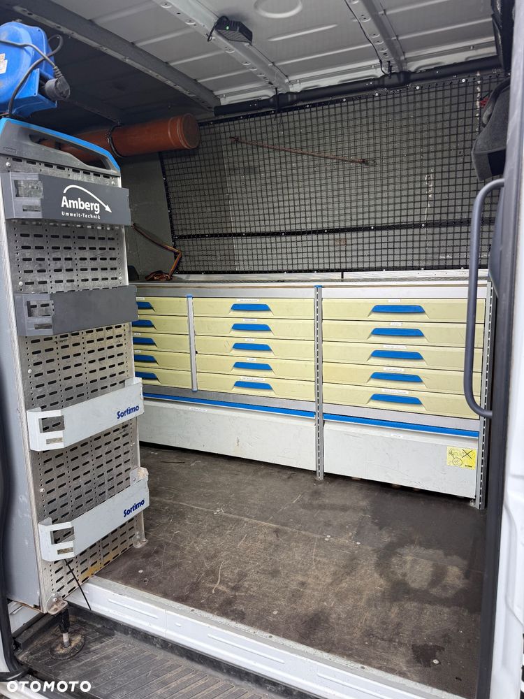 Mercedes-Benz Sprinter 319 - 15