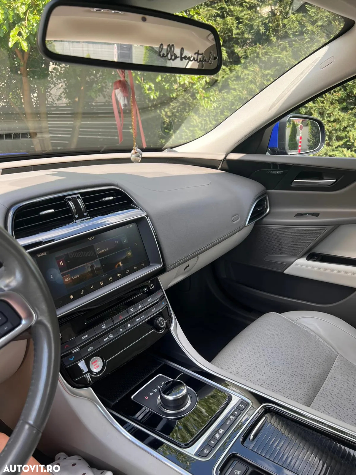Jaguar XE - 4