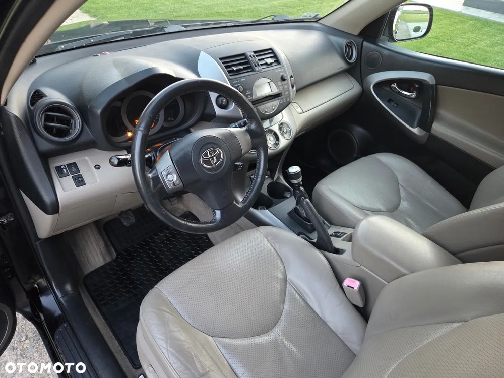 Toyota RAV4 - 5