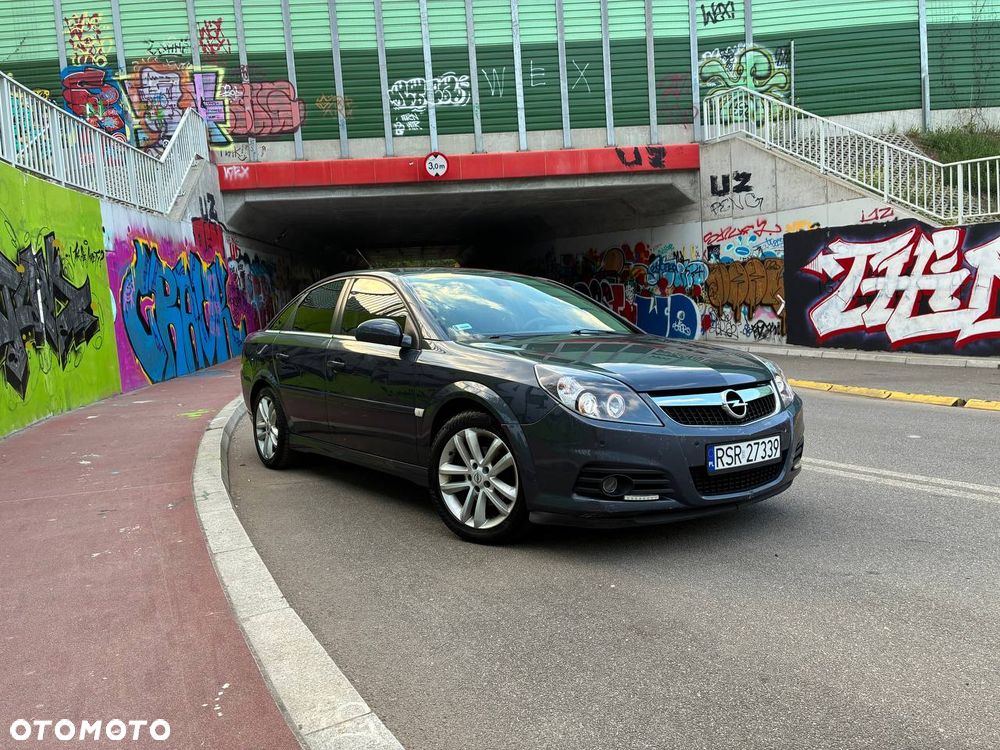 Opel Vectra 1.9 CDTI Sport / GTS - 1