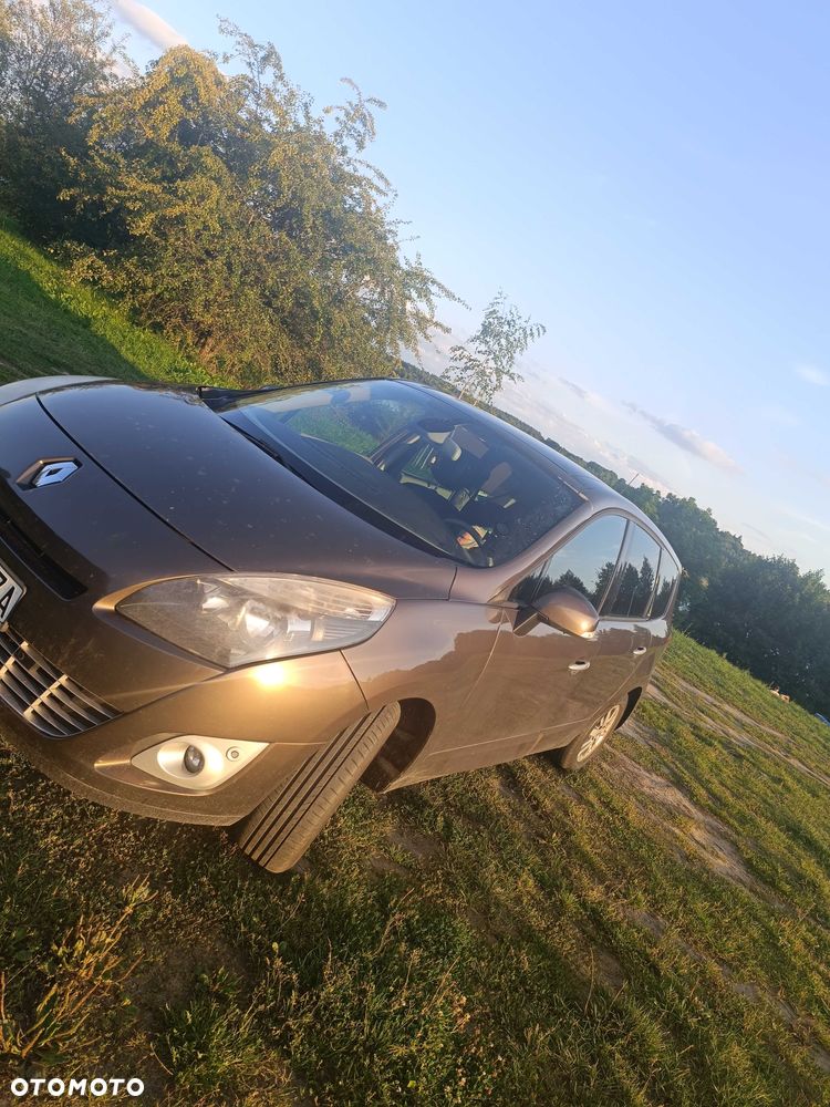 Renault Grand Scenic - 1