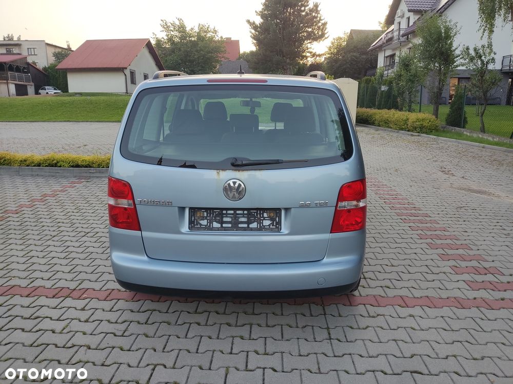Volkswagen Touran 2006 photo 4