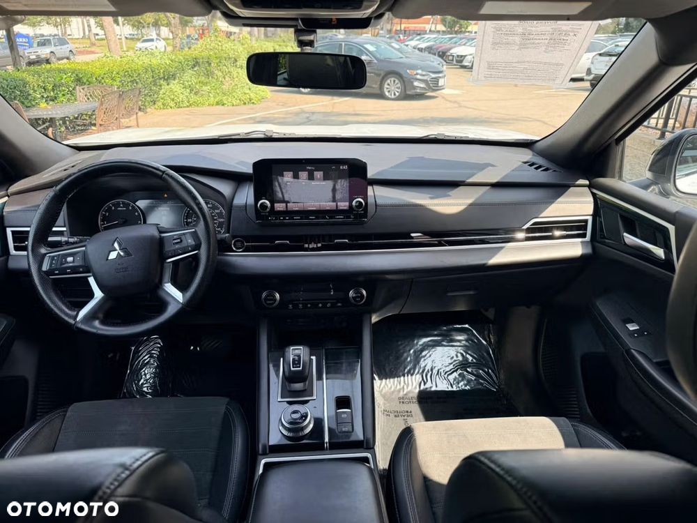 Mitsubishi Outlander - 10