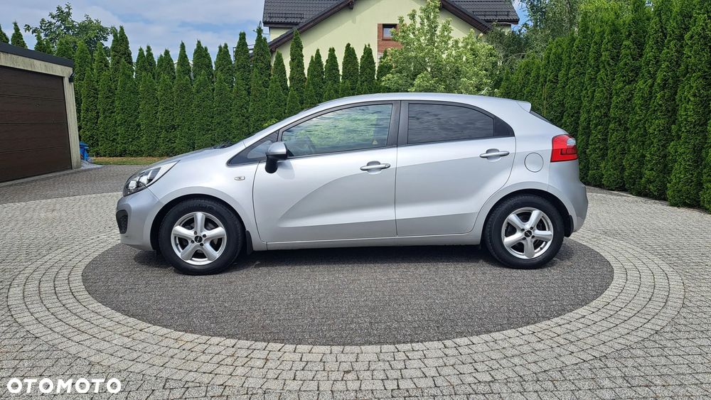 Kia Rio 1.2 Fifa World Cup Edition - 3