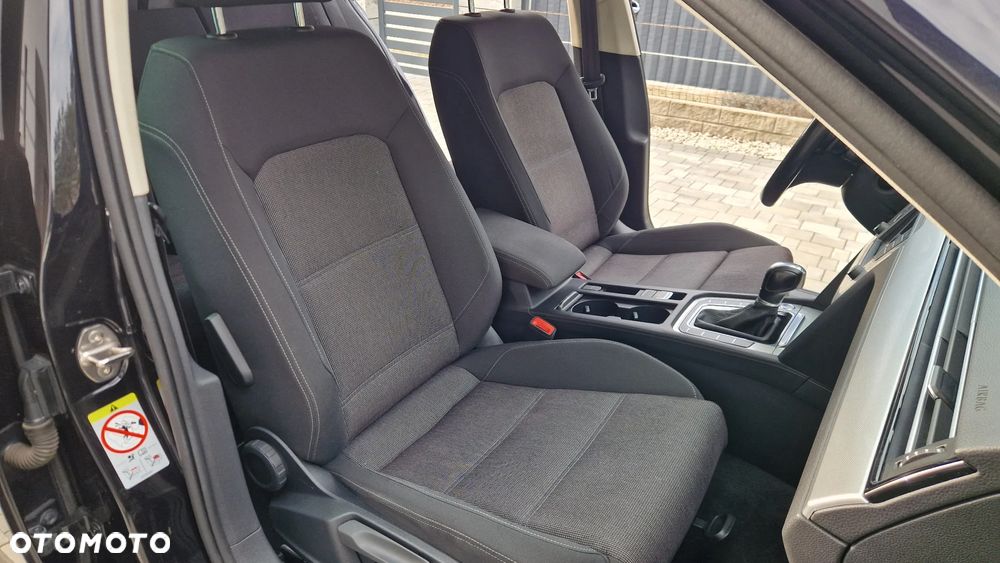 Volkswagen Passat - 33