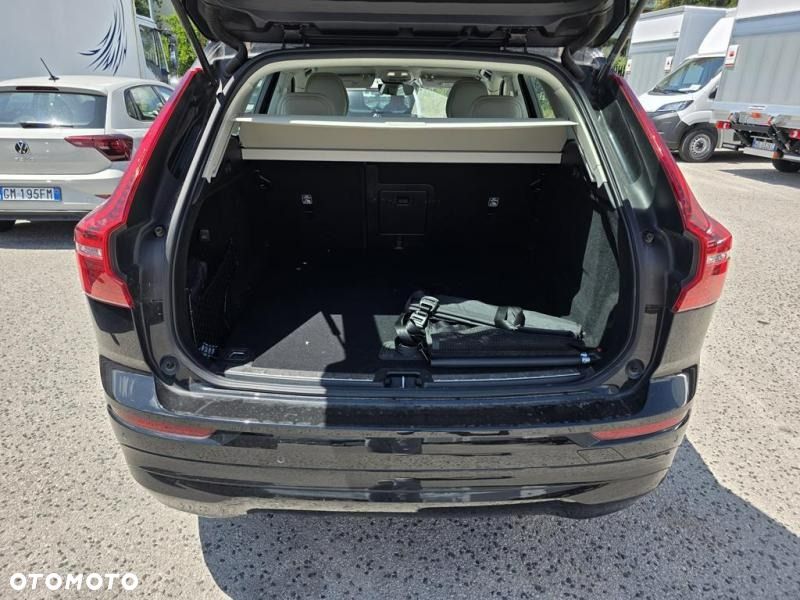 Volvo XC 60 B4 D AWD Essential - 25