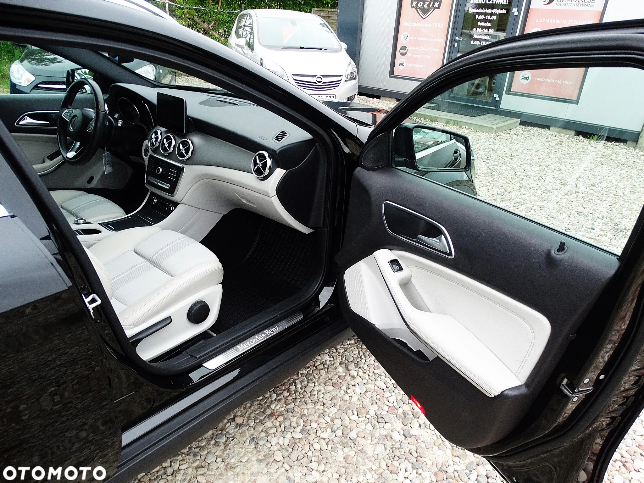 Mercedes-Benz GLA 200 7G-DCT Urban - 28