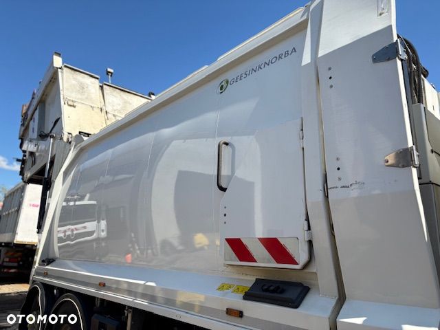 Renault D 26 Wide śmieciarka Euro 6 - 18
