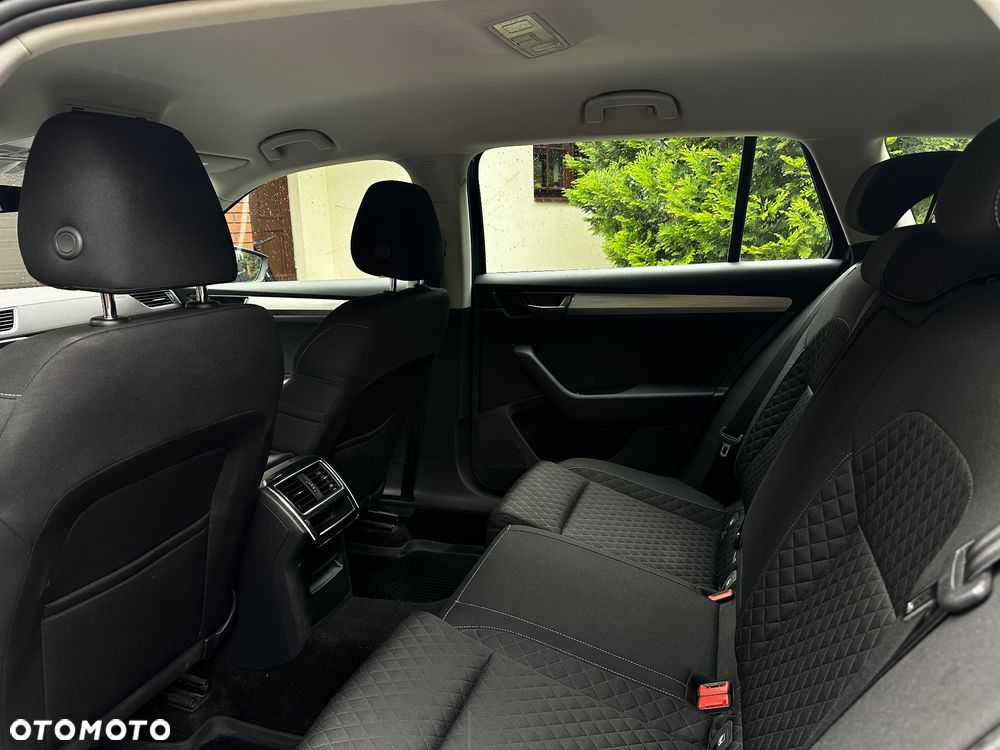 Skoda Superb 2.0 TDI SCR Style DSG - 13