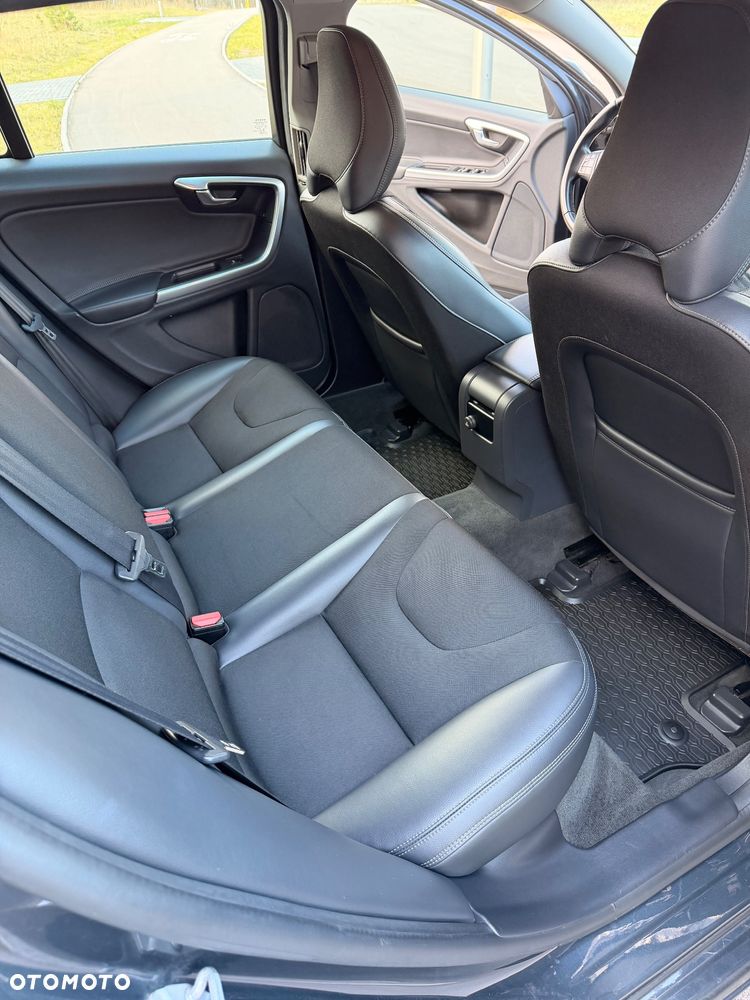 Volvo V60 D2 Geartronic Powershift Summum - 11