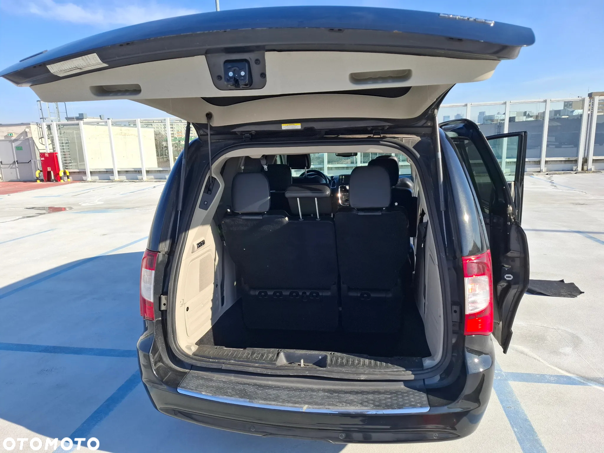 Chrysler Town & Country 3.6 Limited - 9