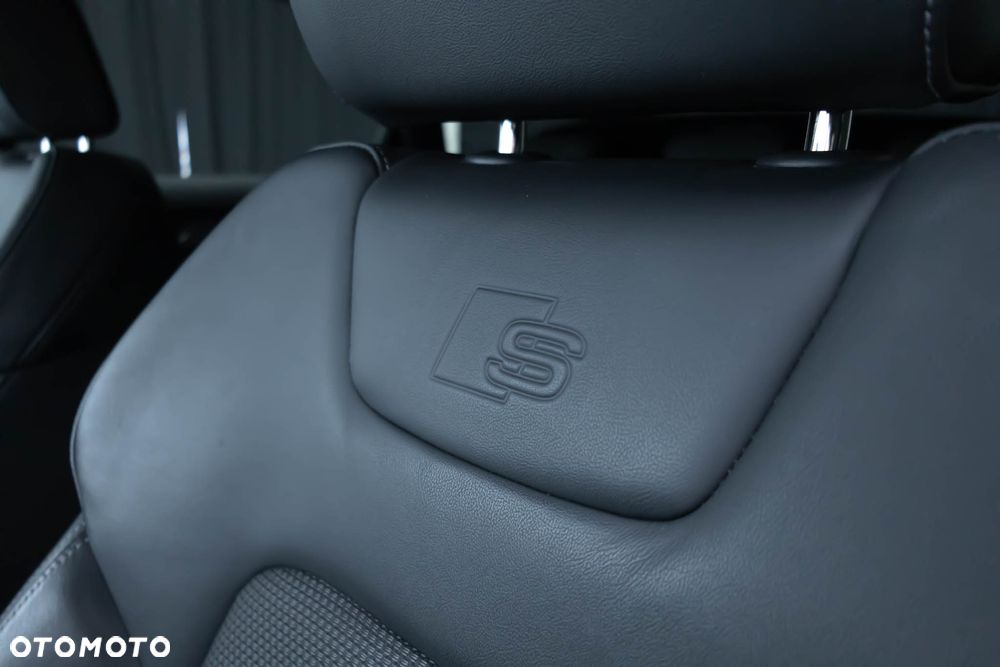 Audi A6 Avant 55 TFSI e quattro S tronic S line - 17